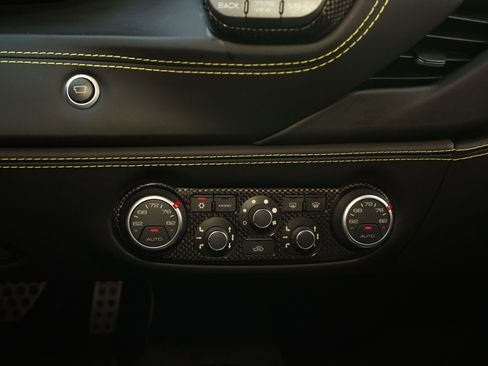 Used 2018 Ferrari 488 GTB Base image 24