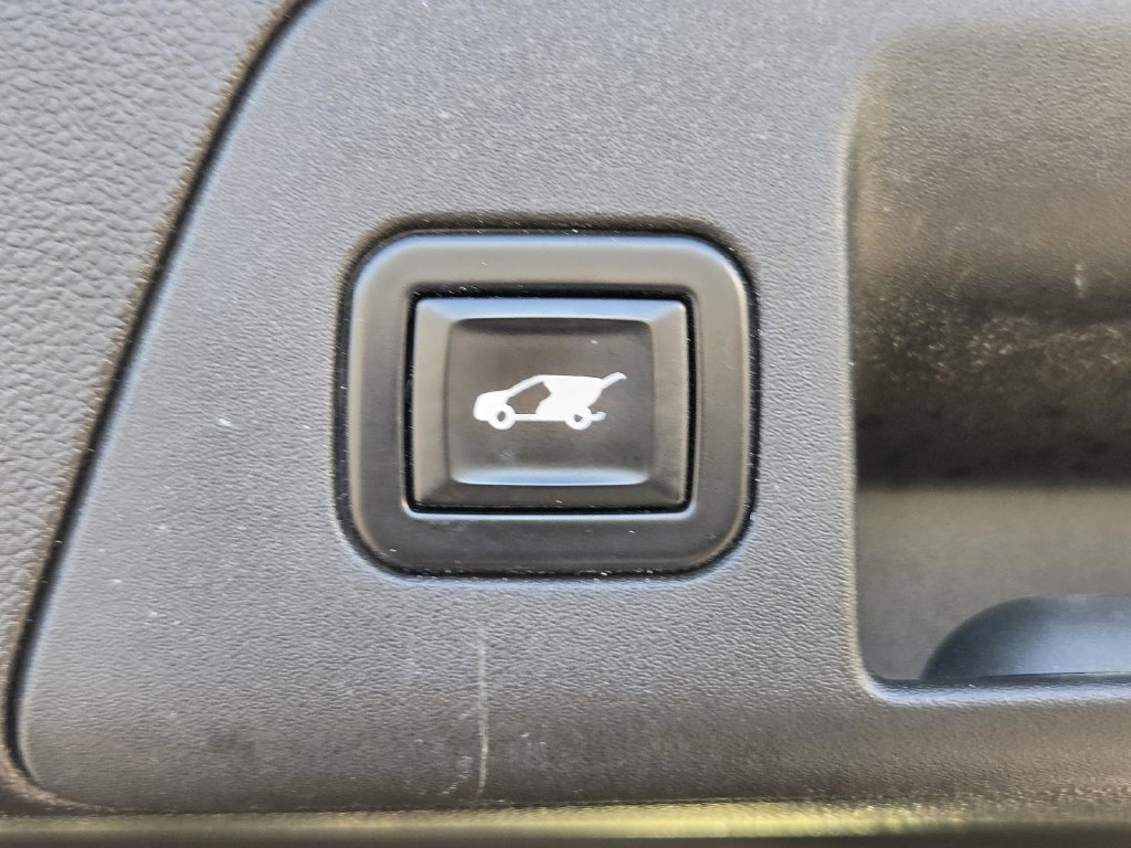 Used 2021 Buick Envision Essence w/ Technology Package I AWD/4WD image 12