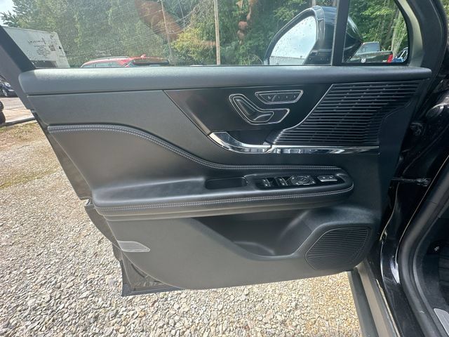 Used 2022 Lincoln Corsair AWD w/ Premium Package image 26