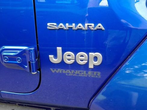 Used 2019 Jeep Wrangler Unlimited Sahara w/ Uconnect 4C Nav & Sound Group AWD/4WD image 5