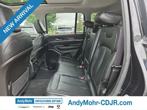 Used 2023 Jeep Grand Cherokee Limited w/ Black Appearance Package AWD/4WD image 10
