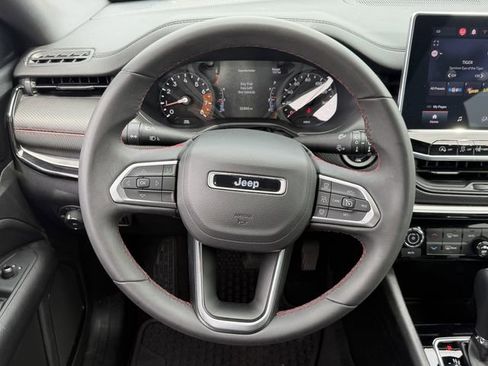 Used 2025 Jeep Compass Trailhawk image 13