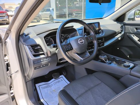 Used 2025 Nissan Rogue SV AWD/4WD image 21