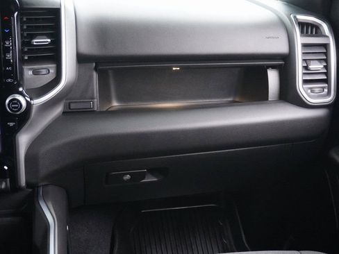 Used 2025 RAM 1500 Big Horn AWD/4WD image 38