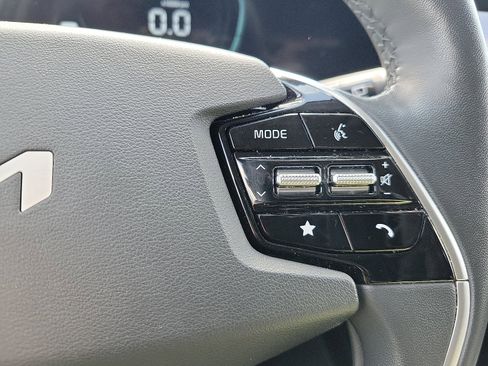 Used 2023 Kia Niro SX Touring image 22