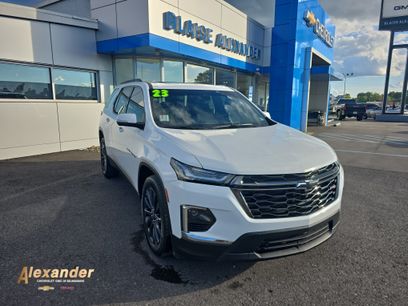 Used 2023 Chevrolet Traverse RS