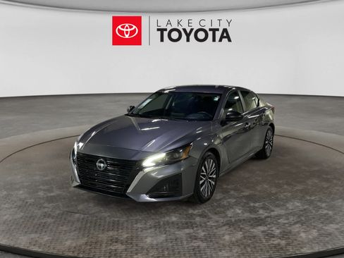 Used 2025 Nissan Altima 2.5 SV FWD image 1