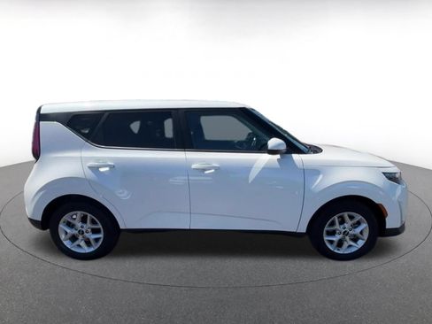 Used 2025 Kia Soul LX w/ LX Technology Package FWD image 16