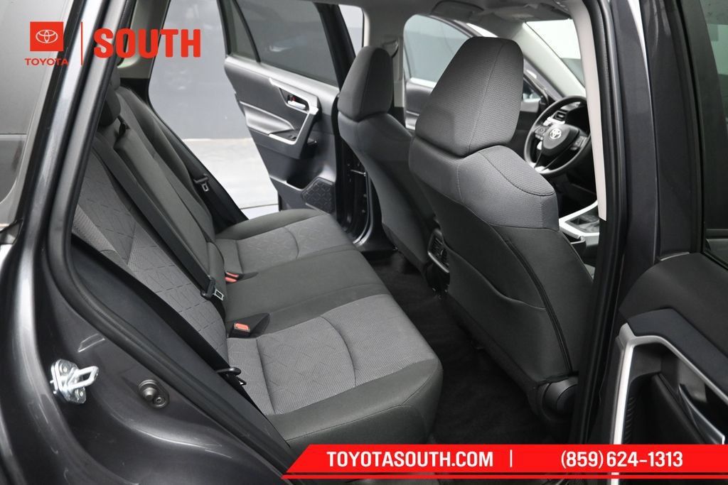 Used 2025 Toyota RAV4 XLE AWD/4WD image 28