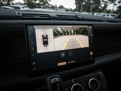 Used 2023 Land Rover Defender 90 X image 22