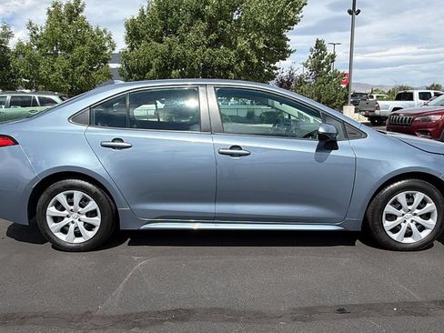 Used 2022 Toyota Corolla LE FWD image 2