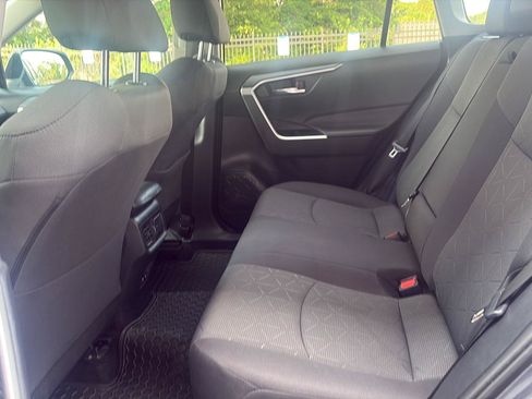 Used 2021 Toyota RAV4 XLE AWD/4WD image 16