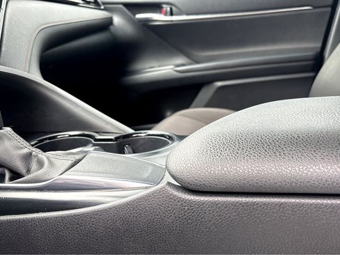 Used 2020 Toyota Camry LE FWD image 7