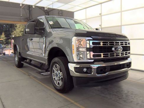 Used 2025 Ford F250 XLT AWD/4WD image 2