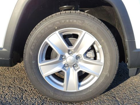 New 2022 Jeep Compass Latitude w/ Sun and Sound Group image 3