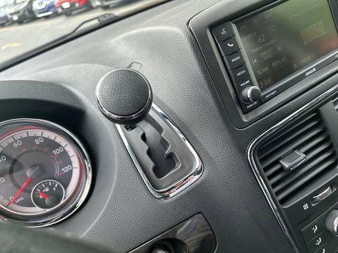 Used 2019 Dodge Grand Caravan SE w/ UConnect Hands-Free Group FWD image 23