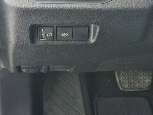 Used 2019 Toyota RAV4 LE FWD image 16