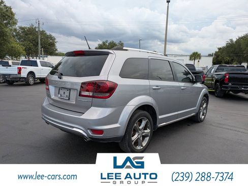 Used 2017 Dodge Journey Crossroad FWD image 3