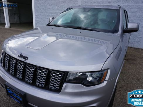 Used 2017 Jeep Grand Cherokee Altitude AWD/4WD image 5