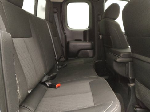 Used 2017 Nissan Titan SV image 19