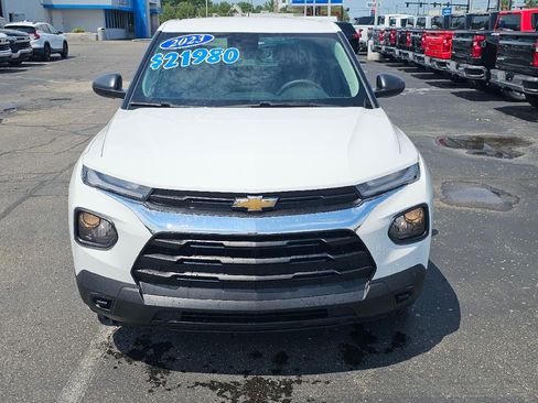 Used 2023 Chevrolet TrailBlazer LS FWD image 2