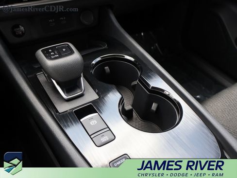 Used 2025 Nissan Rogue SV FWD image 37