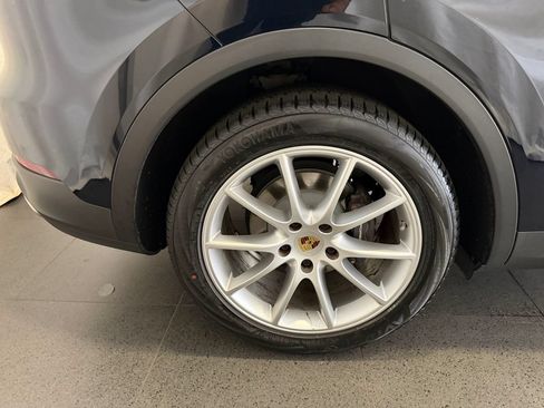 Certified 2022 Porsche Cayenne AWD/4WD image 12