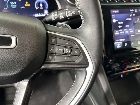 Used 2022 Jeep Grand Cherokee L Laredo w/ Luxury Tech Group I image 16