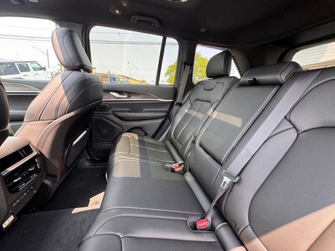 New 2026 Jeep Grand Cherokee Limited w/ Limited Altitude Package AWD/4WD image 17