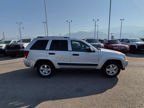 Used 2006 Jeep Grand Cherokee Laredo AWD/4WD image 2
