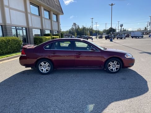 Used 2011 Chevrolet Impala LT w/ Luxury Edition Package FWD image 3