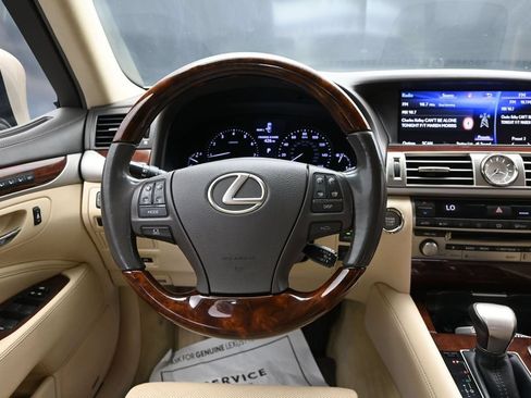 Used 2016 Lexus LS 460 w/ Comfort Package RWD image 20