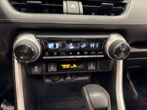 Used 2021 Toyota RAV4 XLE w/ Convenience Package image 38