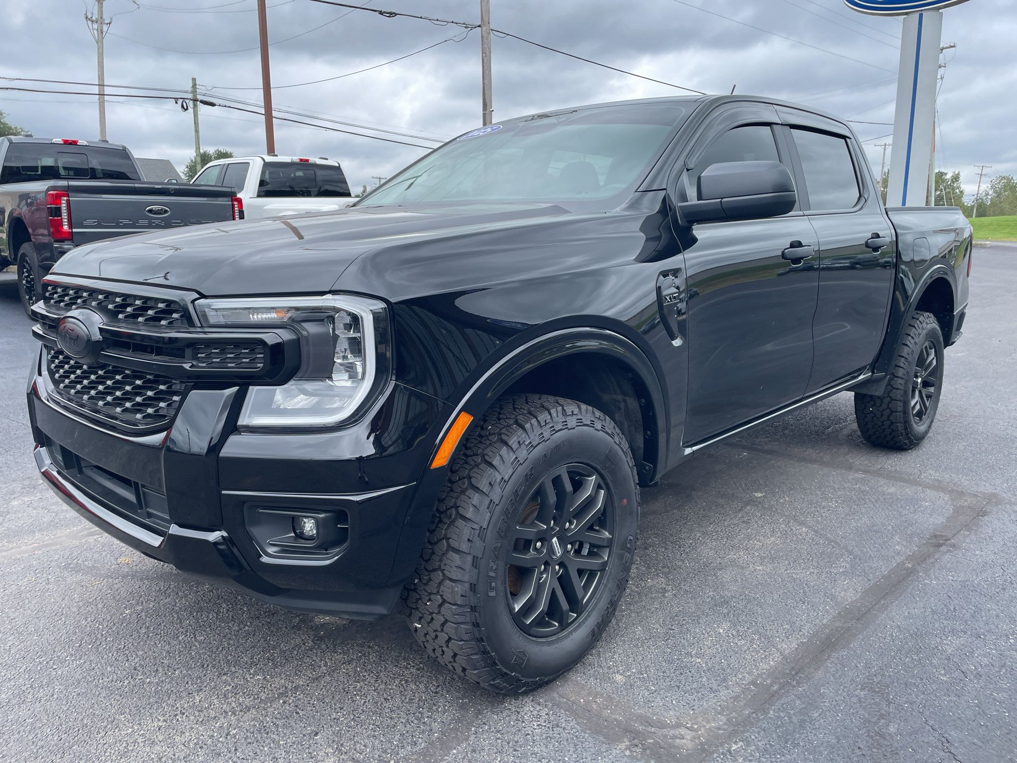 Used 2025 Ford Ranger XLT w/ Chrome Accent Package AWD/4WD image 4