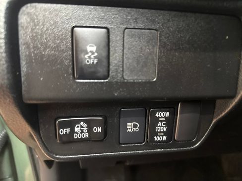 Used 2021 Toyota Tacoma TRD Off-Road w/ TRD Premium Off Road Package AWD/4WD image 20