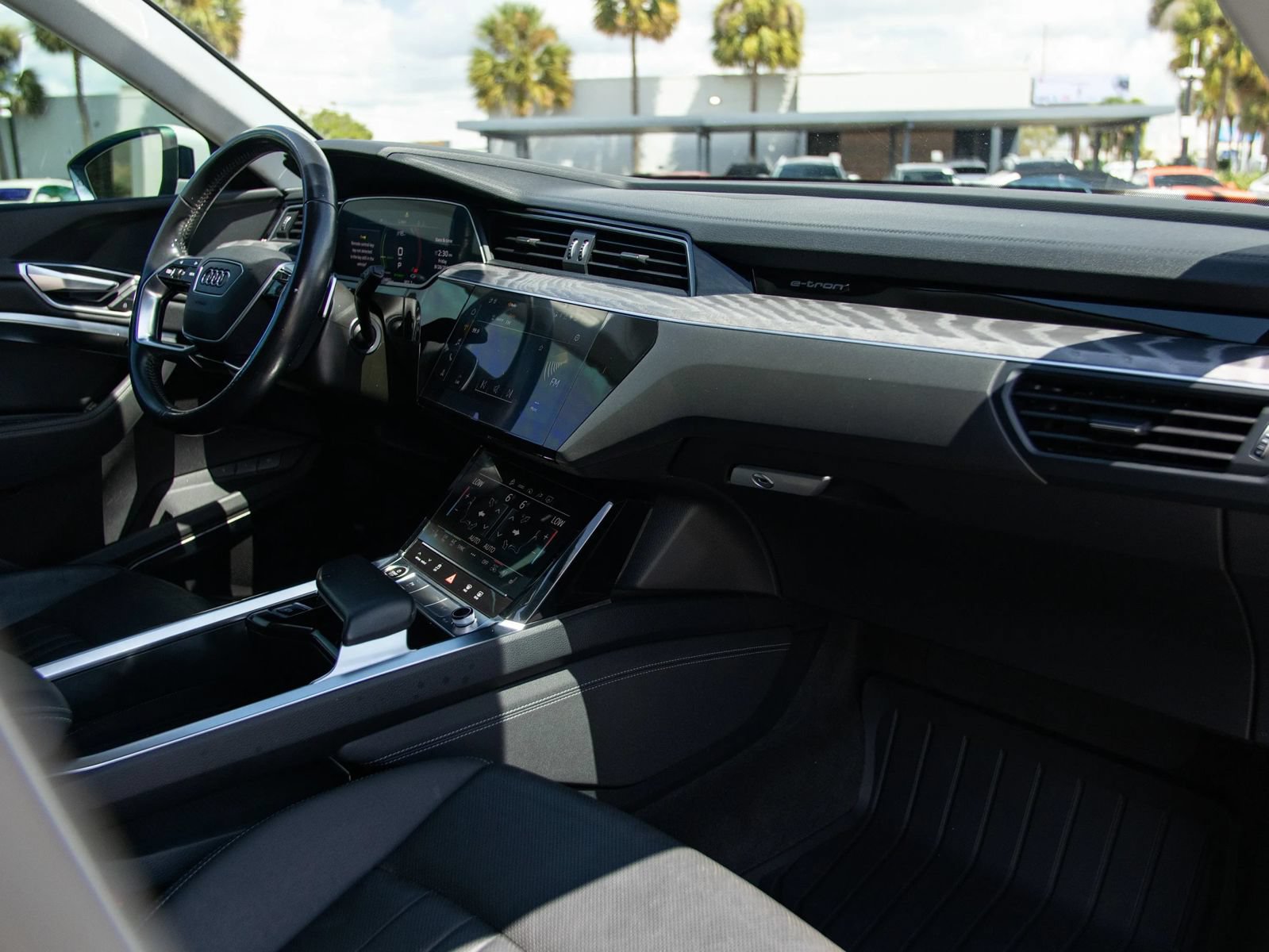 Used 2021 Audi e-tron Premium Plus w/ Premium Plus Package AWD/4WD image 22
