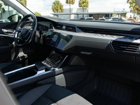 Used 2021 Audi e-tron Premium Plus w/ Premium Plus Package AWD/4WD image 22