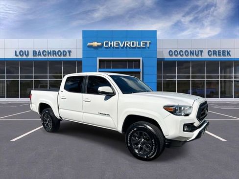Used 2022 Toyota Tacoma SR5 w/ Technology Package RWD image 2