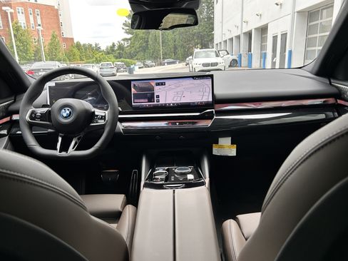 Used 2027 BMW i5 eDrive40 w/ M Sport Package RWD image 8