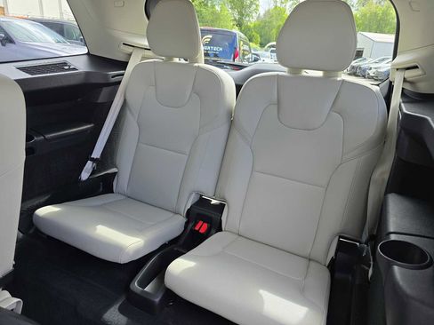 Used 2019 Volvo XC90 T5 Momentum FWD image 17