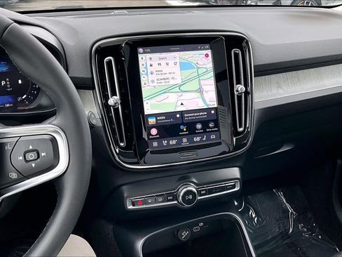 Certified 2024 Volvo XC40 B5 Plus w/ Protection Package Premier image 7