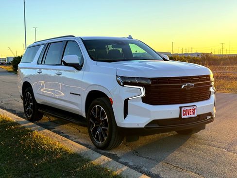 Used 2024 Chevrolet Suburban RST image 4