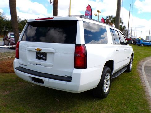 Used 2018 Chevrolet Suburban LT image 7