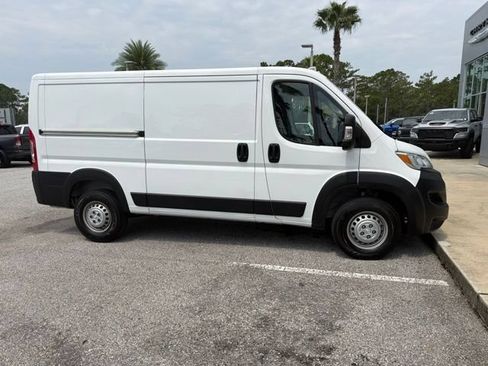 Used 2025 RAM ProMaster 2500 w/ Convenience Group FWD image 5