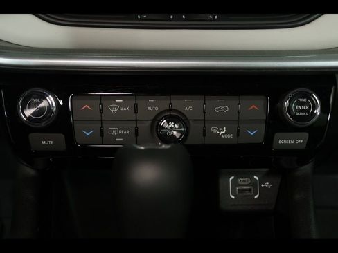 New 2026 Jeep Compass Limited image 18