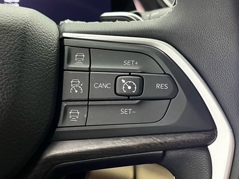 Used 2024 Jeep Grand Cherokee L Limited w/ Luxury Tech Group II image 21