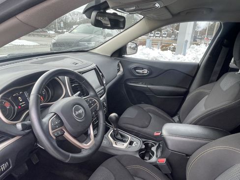 Used 2017 Jeep Cherokee Latitude w/ Cold Weather Group image 12