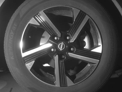 Used 2025 Nissan Sentra SV FWD image 13