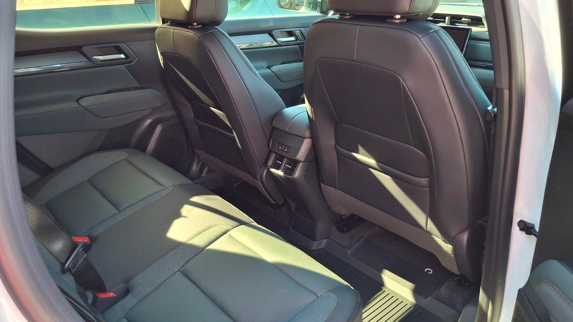 New 2027 GMC Terrain AT4 w/ Convenience Package III AWD/4WD image 9