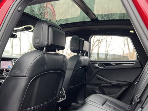 Certified 2025 Porsche Macan image 22